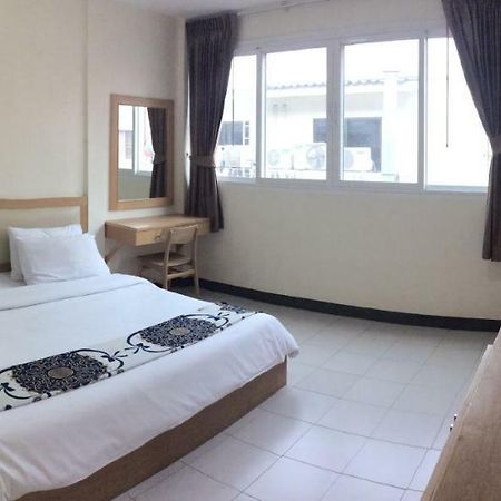 Nana Best Inn Bangkok Bagian luar foto