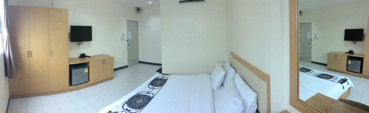 Nana Best Inn Bangkok Bagian luar foto