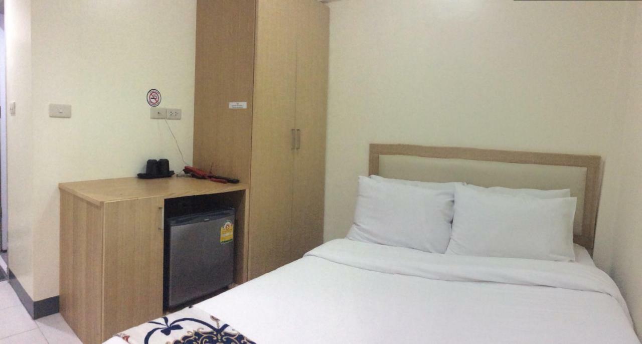 Nana Best Inn Bangkok Bagian luar foto